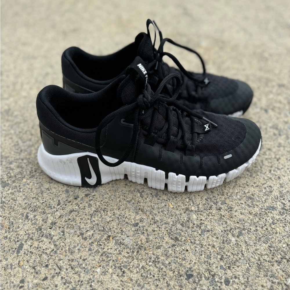 Gently Used Nike Metcon 5. Women’s 8.5